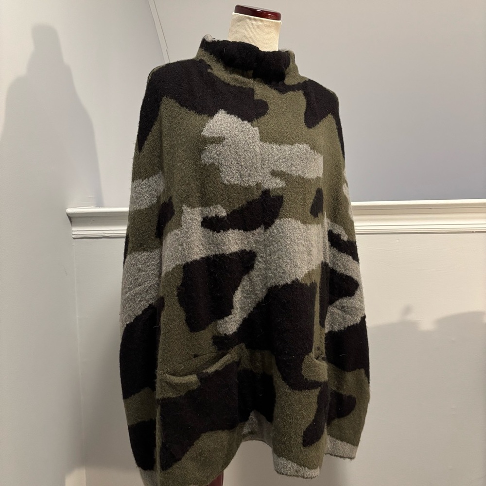 Anthropologie Moth Henrietta Camo Oversised Poncho - Picture 5 of 8